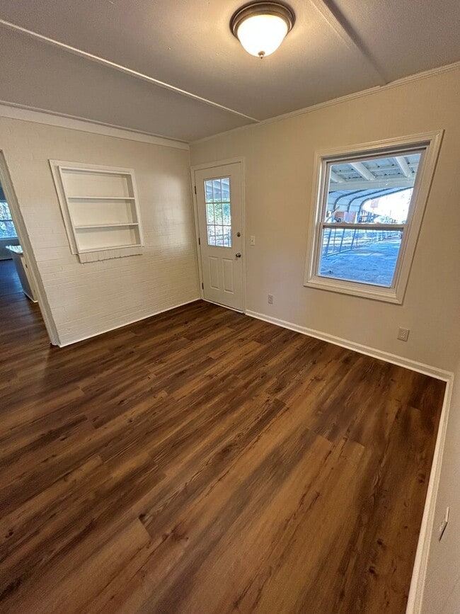 Building Photo - 3/1 Hidden Gem in Old East Rome- $1,195