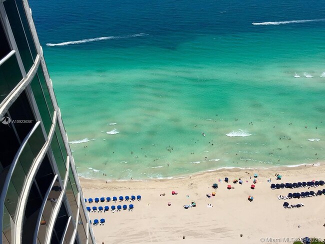 Building Photo - 17201 Collins Ave