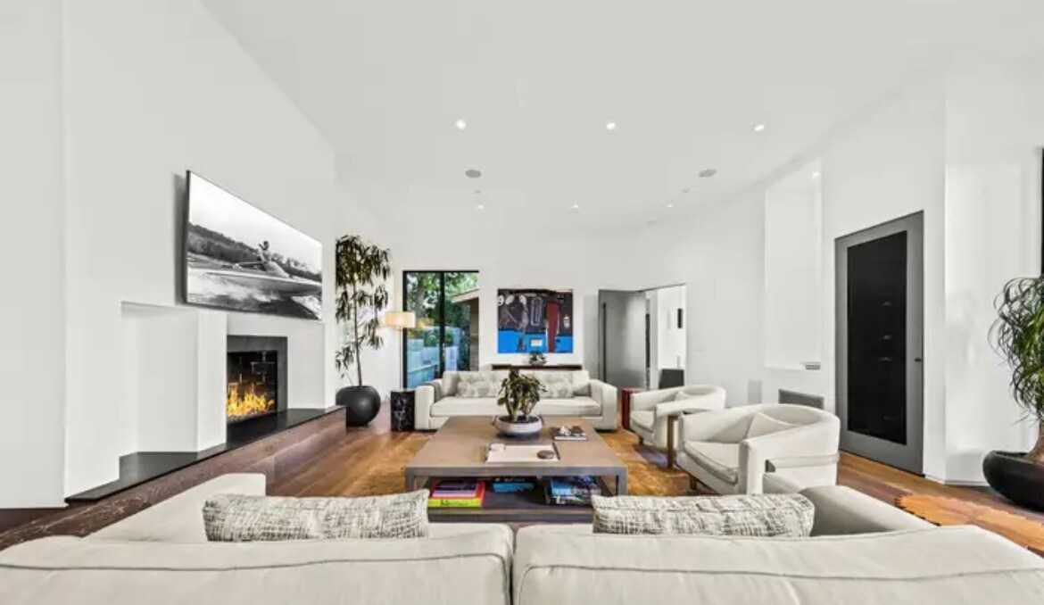 Building Photo - 727 N Beverly Glen Blvd