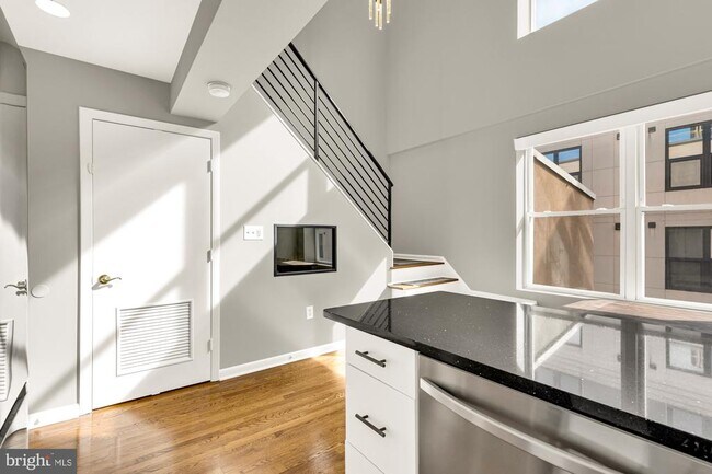 Building Photo - 1437 Rhode Island Ave NW