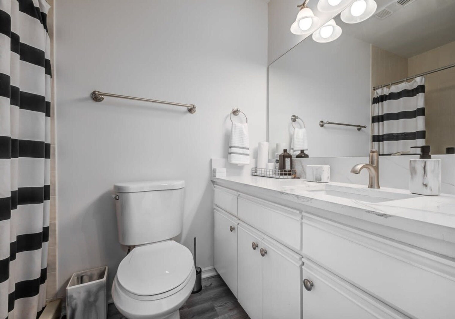 Building Photo - 603 Shorewood Dr