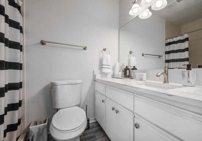 Building Photo - 603 Shorewood Dr