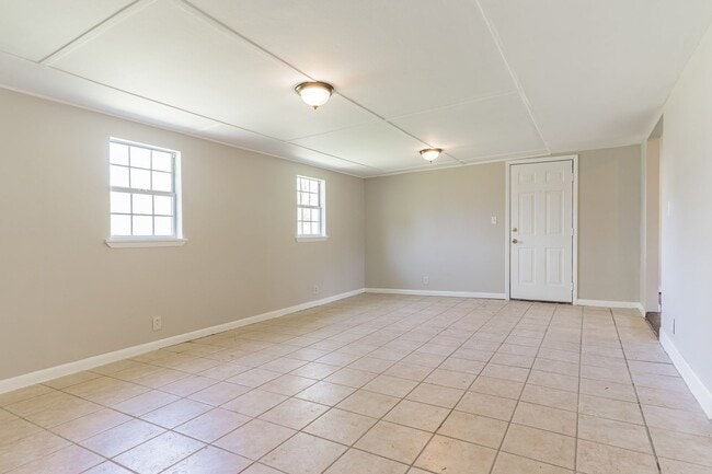 Building Photo - 3/ 1 Home for Rent!