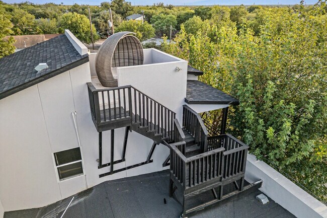 Building Photo - 219 Utah St