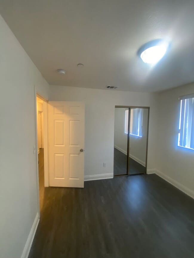 Building Photo - 76(914)