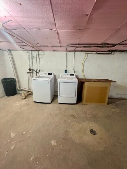 Building Photo - 1338 W 13th St