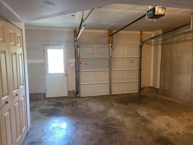 Building Photo - 3 Bedroom 2 1/2 bath Townhome for Rent in Waynesboro