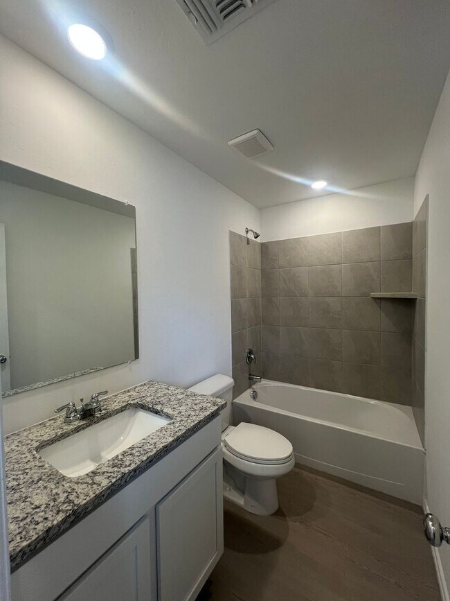 Building Photo - 14810 Razorbill Dr