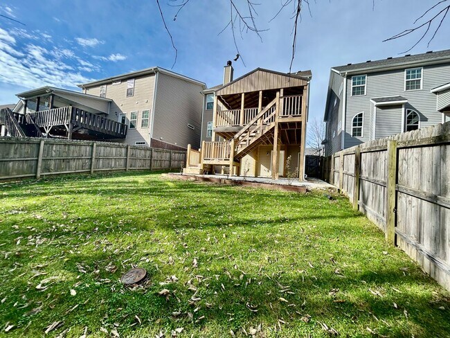 Building Photo - Three bedroom with finished basement in Hamburg!