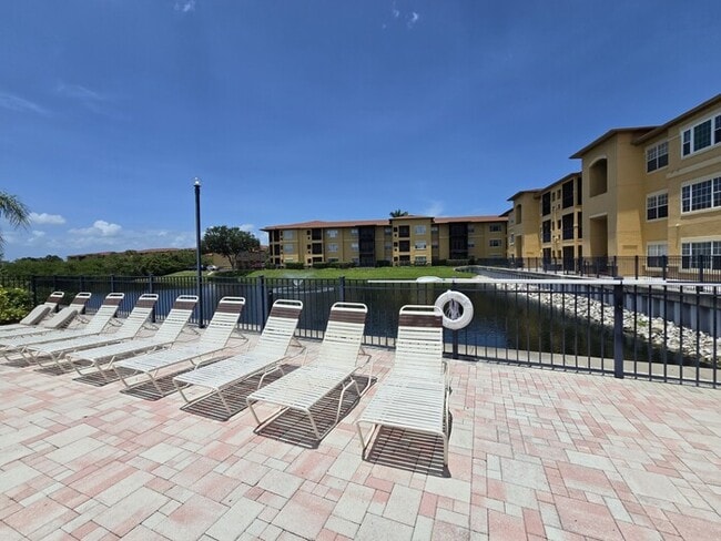 Building Photo - 1 Bed 1 Bath Condo For Rent in Tampa $1499