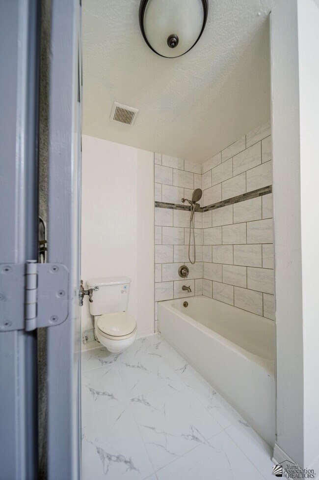 Building Photo - 4324 W 16th St