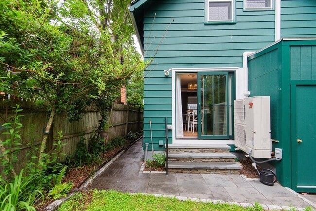 Building Photo - 12 Maitland Ct