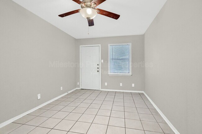 Building Photo - 816 S Crockett St