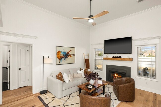 Building Photo - 221 Waldron View Dr