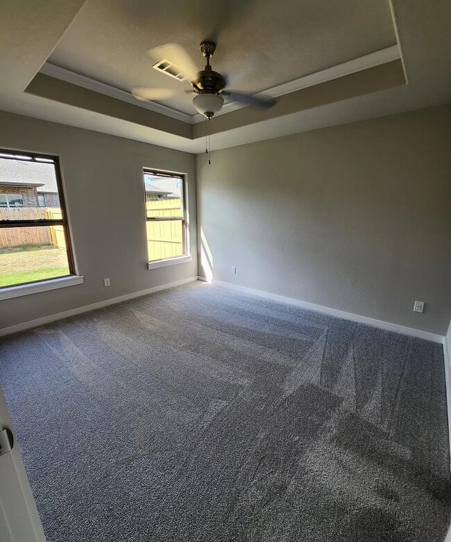 Building Photo - 521 Little Lona Ave