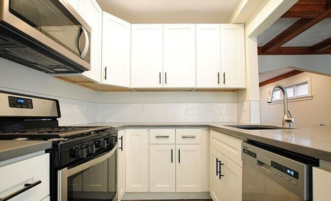 Building Photo - 114-116 38th St