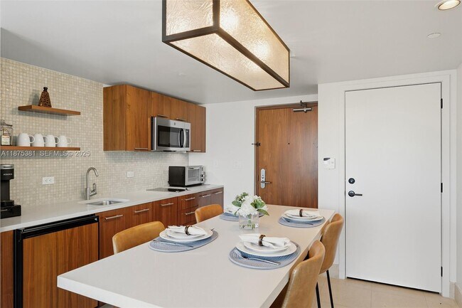 Building Photo - 6801 Collins Ave