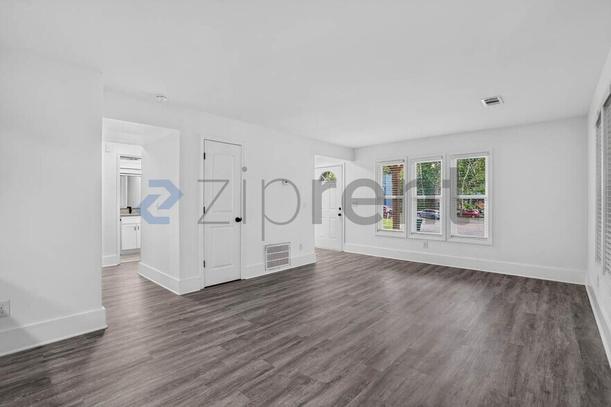Building Photo - Unit 3