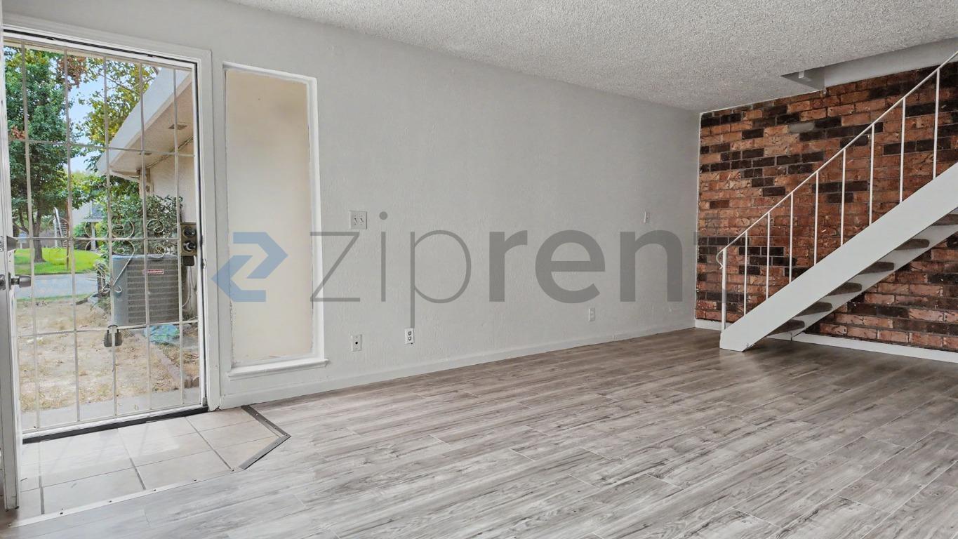 Building Photo - Unit 3