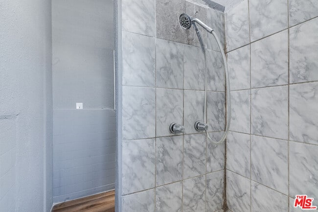 Building Photo - 256 W Florence Ave