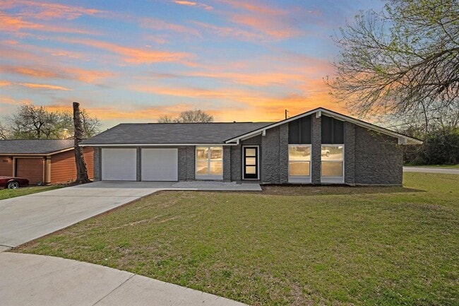Building Photo - 2927 Norwood Hill Rd