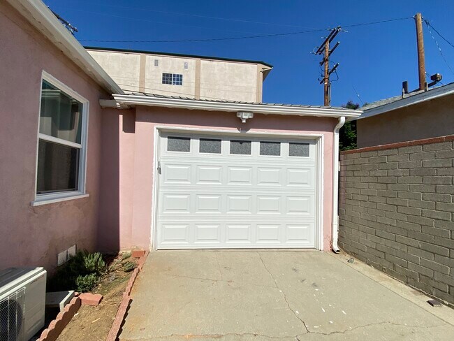 Detached Garage - 525 El Mercado Ave