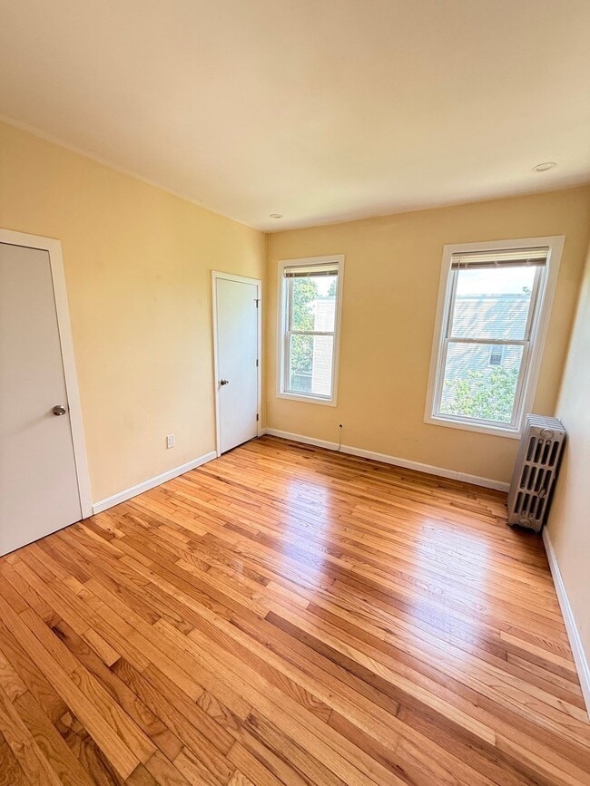 Building Photo - 154 Stanwood St