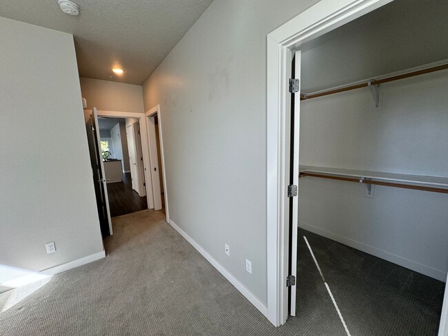 Building Photo - Beautiful 2 bedroom, 1 bathroom Condo in N...