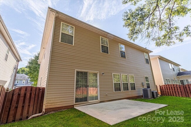 Building Photo - 15635 Normans Landing Dr