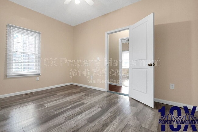 Building Photo - 1652 Summit St