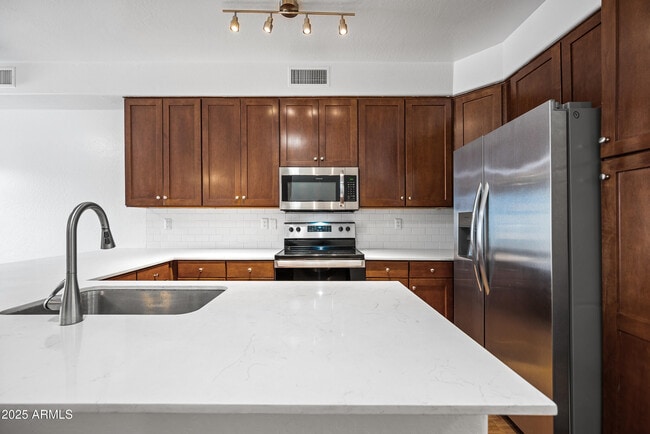 Building Photo - 4608 W Maryland Ave