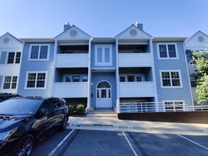 Building Photo - 6425 Apt 303