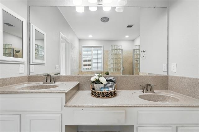 Building Photo - 2237 Grinelle Dr