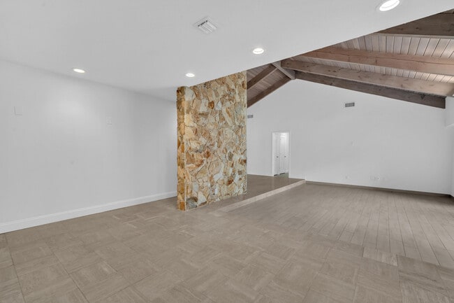 Building Photo - 6878 Entrada Pl