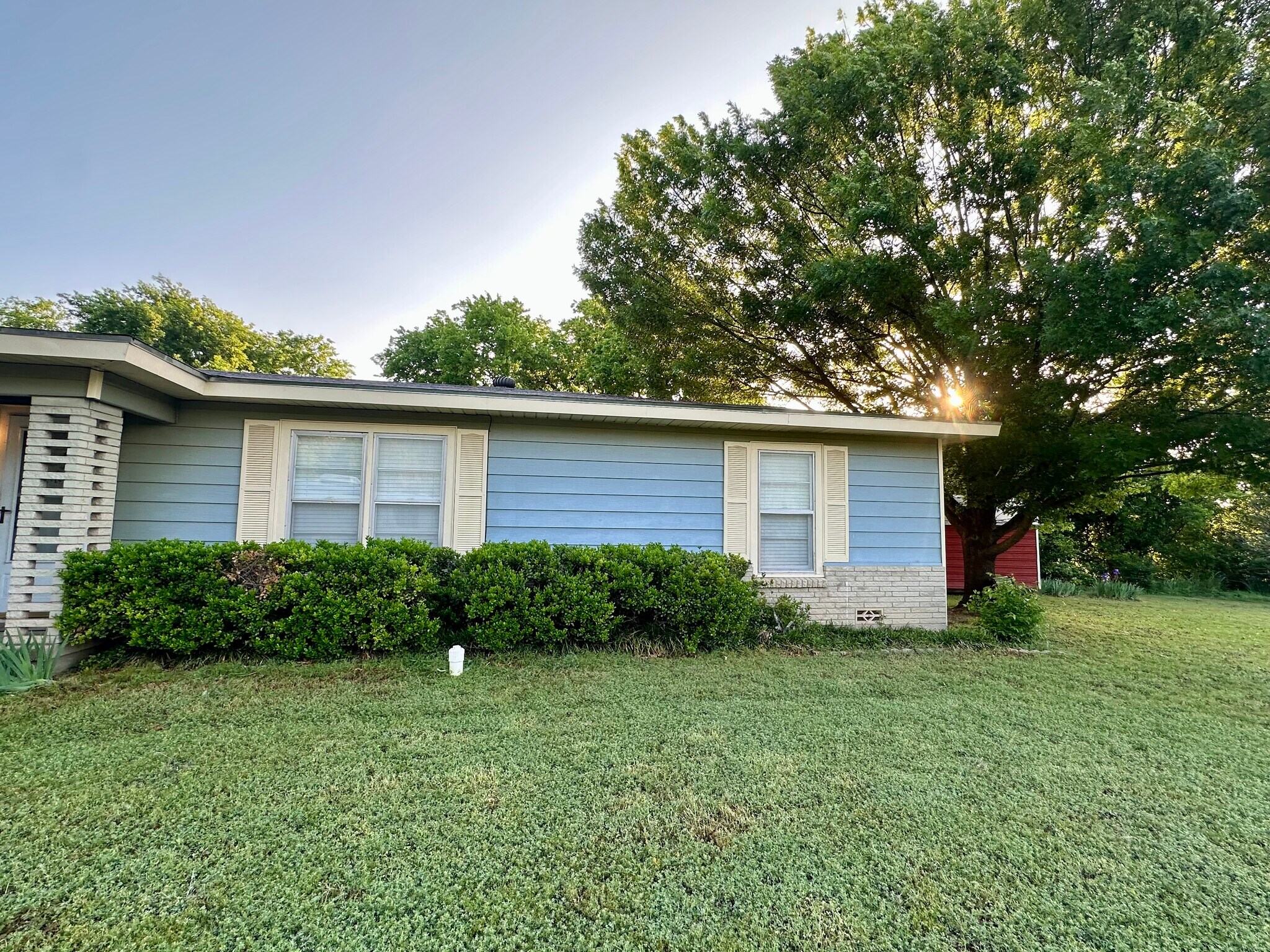 Building Photo - 1316 Eastview Dr