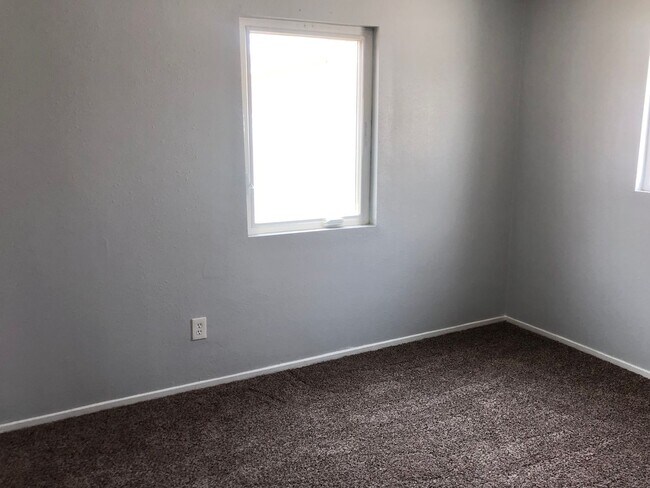 Building Photo - 5890 Gardenia Ave