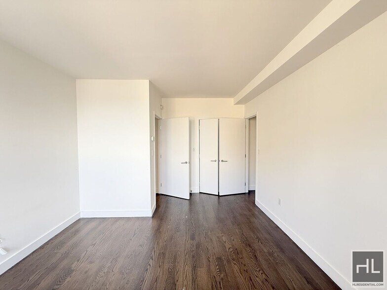 Building Photo - NO fee Sunny 1 bedroom 1 bathroom with washer and Dryer - WEST END AVENUE