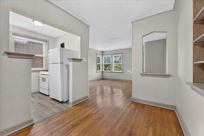 Building Photo - 4939 Pernod Ave