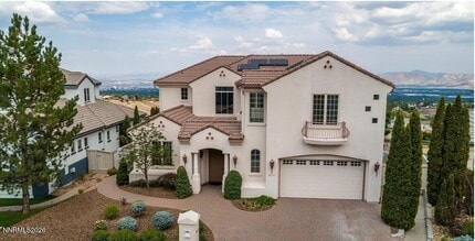 Building Photo - 4690 Aberfeldy Rd