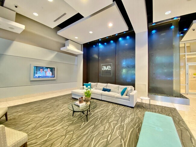 Building Photo - Uptown Condo with AMAZING VIEW!