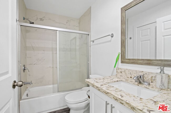 Building Photo - 1805 S New England St