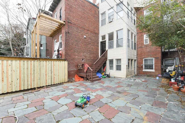 Building Photo - 1724 Lamont St NW