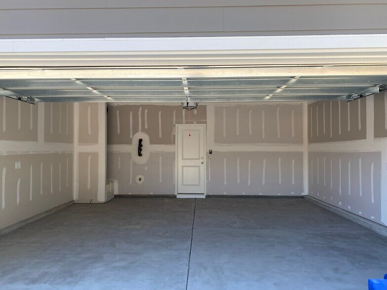 Building Photo - 2413 Hedge Maple Dr