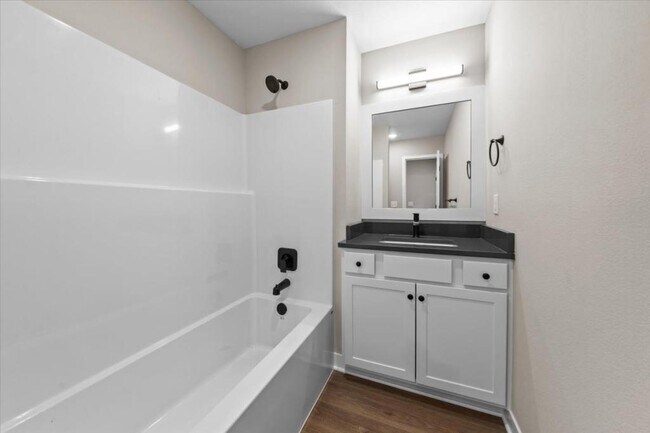 Building Photo - 4614 N Forest Ave