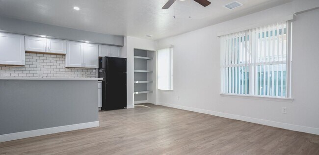 Building Photo - * $300 off April & May Rent *