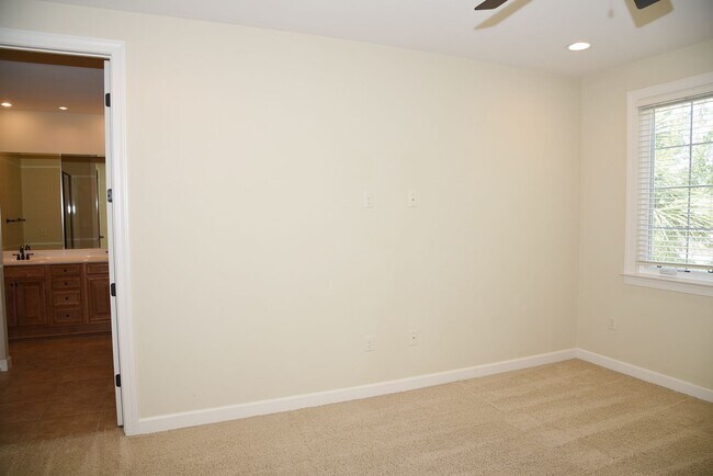 Building Photo - Modern Home in Bluewater Bay!