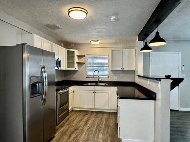 Building Photo - 2624 Sunnybrook Dr