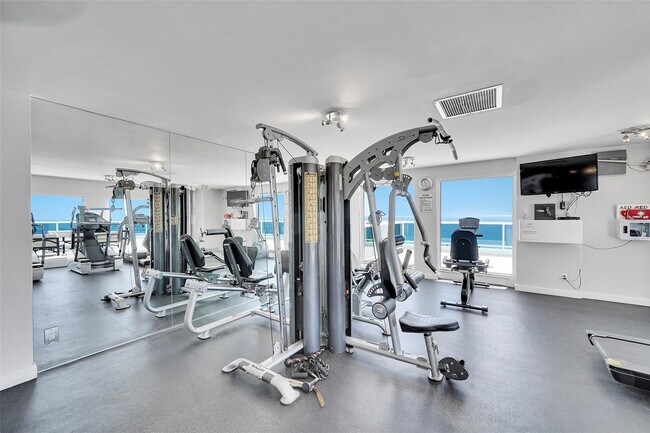 Building Photo - 2841 N Ocean Blvd