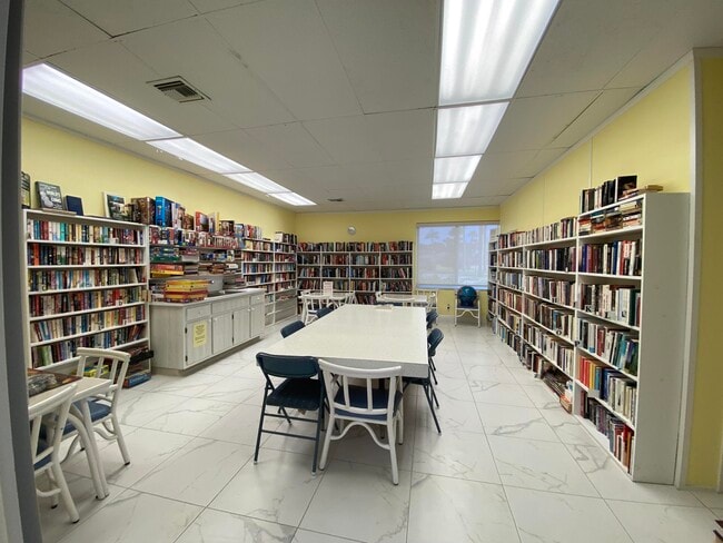 Building Photo - 2723 Dudley Dr W