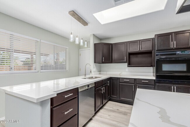 Building Photo - 1512 W Estrella Dr
